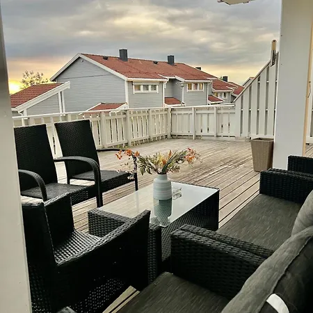 Spacious Scandinavian With Free Parking